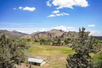 Spectacular Smith Rock Views on Property - Quiet and Modern w/ King Beds