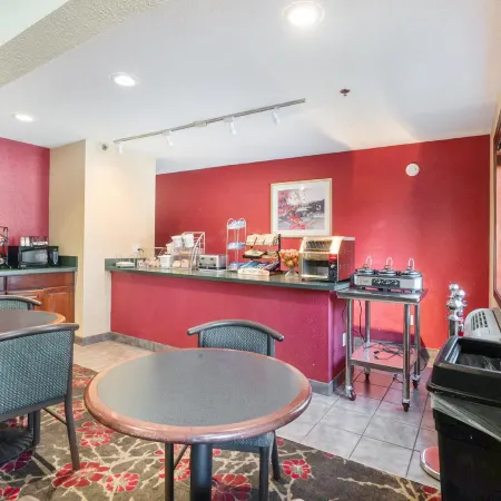 Super 8 by Wyndham Mt. Pleasant