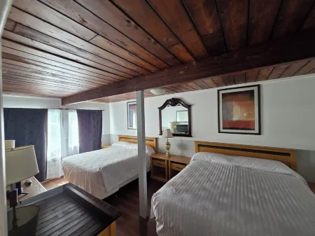 Falcon Nest Motel Отели в г. Дункан