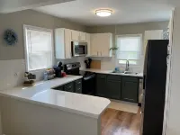 Spacious Cottage on Main st- Near Downtown