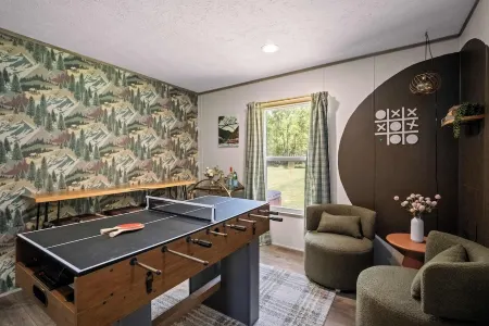 New River Escape -Game Room • Hot Tub • Fire Pit • Yard Games • Sleeps 10+