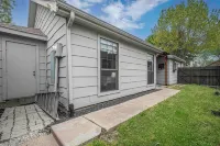 Adorable 2/2 Home-Patio, Games, Spa Vibes!  Weekend getaways or work stays