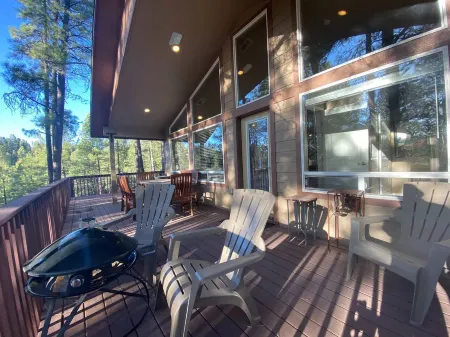 Charming Escape with Forest Views and Alfresco Dining - Tranquil Retreat