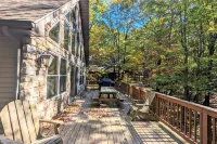 Hot Tub and Fire Pit - Charming Woodland Escape