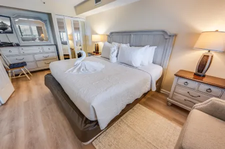 Expansive Ocean Views and Lavish Amenities - Stunning Beachfront Haven