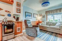Tranquil Escape - Private Condo Suite - Wifi, Family, Grill Hotels in Otter Rock