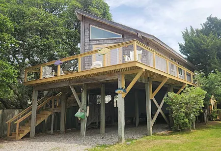 Charming Cottage with Wrap-Around Deck - Inviting Coastal Retreat