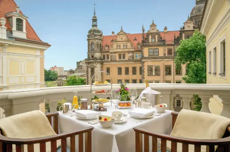 Hotel Taschenbergpalais Kempinski Dresden Отели рядом с достопримечательностью «Опера Земпера»