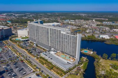 Laketown Wharf 1331 Hotel dekat Carl Gray Park