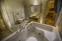 Azure Cave Suites - Cappadocia - Hot Tub