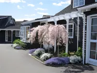 Cottage Mews Motel