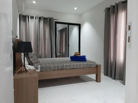 Blue Ocean Apartments  Brufut Отели в г. Бруфут