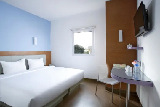 Amaris Hotel Tebet Hotels near Cawang