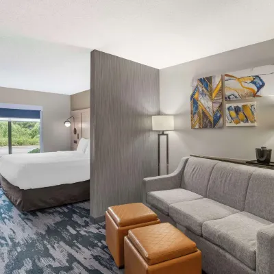 Comfort Suites at WestGate Mall Hotels near Piedmont Club