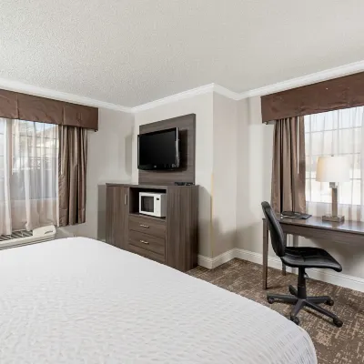 Clarion Inn Silicon Valley Hotels near Oakridge Mall