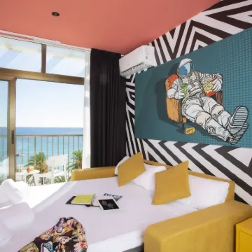 Casual Pop Art Benidorm Hotels near Cala de Finestrat O Morales