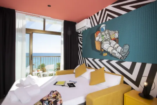 Casual Pop Art Benidorm Hotel a 
