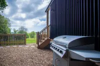 Cabin in the Woods - 1 Bed - Kilgetty