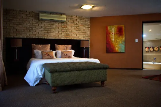 The Waterfront Country Lodge