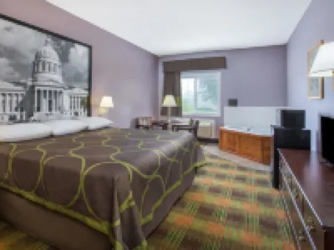 Super 8 by Wyndham Sweet Springs Hotels in Saline County