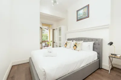 Stunning Sydney Home 3 Hotels near Wharf Theatre