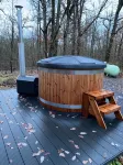 Chalet Near Durbuy with Forest & Hot Tub - parking