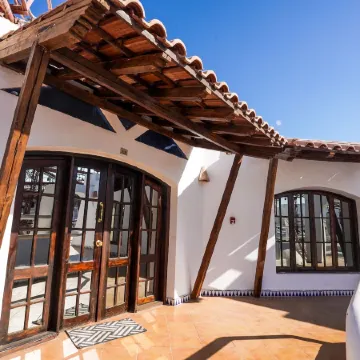 Sanafir Hotel - El Pacha Suites Отели рядом с достопримечательностью «Залив Наама»