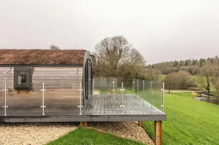 Stunning Sustainable Pod on Old Chalford Farm!