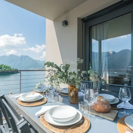 Mulino Vista Lake by Rent all Como