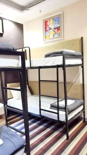 เตียงในห้องพักรวมชายหญิง