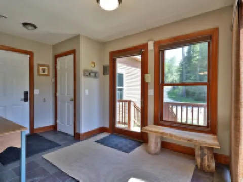 Cortina Mountain Chalet - Outdoor Hot Tub - Close to Pico and Killington Mountains 3 Bedroom Home Hotels in Mendon