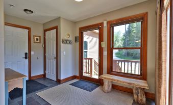 Cortina Mountain Chalet - Outdoor Hot Tub - Close to Pico and Killington Mountains 3 Bedroom Home