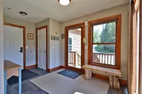 Cortina Mountain Chalet - Outdoor Hot Tub - Close to Pico and Killington Mountains 3 Bedroom Home Hotels in Mendon