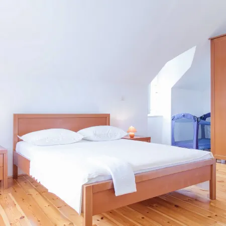 Villa Bonaca - Heated Pool, Harbour Views & Steps to Sea I Sumartin, Brač