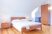 Villa Bonaca Perfect Location for a Holiday with Friends or Family, Heated Pool