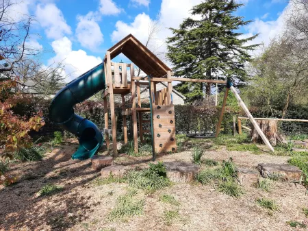 Courtyard Cottage Отели в г. Освестри