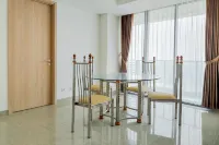 Spacious and Homey 3Br at Hillcrest House Apartment Hotel di Cibodas