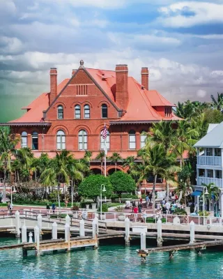 Amsterdam's Curry Mansion Inn