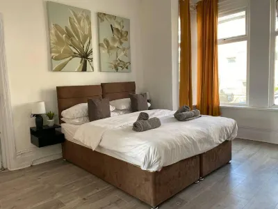 Captivating 1-Bed Apartment in Newport Hôtels à : 