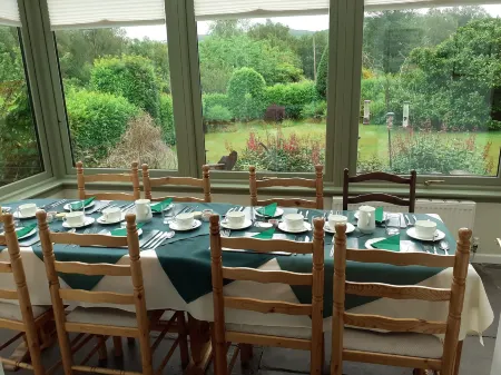 Forest How Guest House