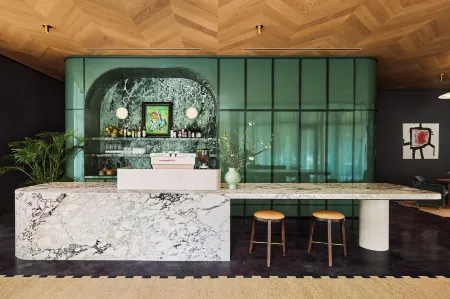 Hotel Henrietta Отели рядом с достопримечательностью «Библиотека Джефферсон Пэриш Лайбрари - Бель Терр»