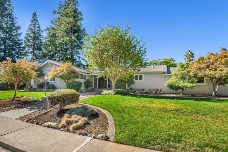 Large home - Sleeps many 4B/2B