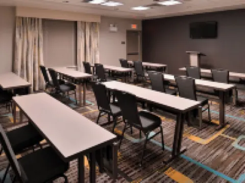 Residence Inn East Lansing 奧克莫斯酒店