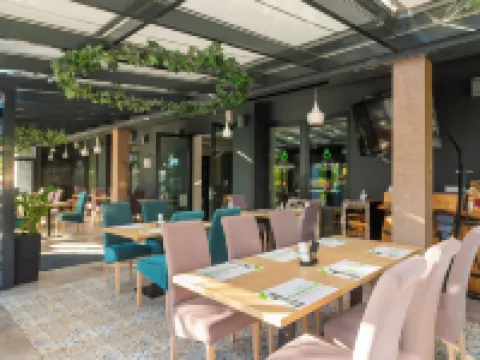 R31 Residence Hotels in Sarvari