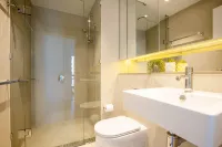 Docklands High Level 1 Bedroom Apartment with Pool by KozyGuru Hotel di Docklands