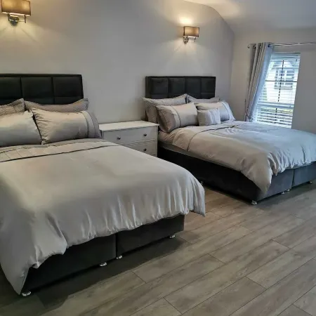 Modern 3-Bed Apartment in Magherafelt Sleeps 8
