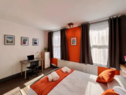 Clarence House 3 Bedrooms 8Min to Station E17 North East London