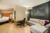 La Quinta Inn & Suites by Wyndham Chattanooga-Hamilton Place Hotels in Harrison