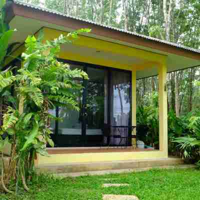 Nankanok Bungalow Hotel Exterior
