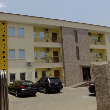 Emzrel Hotel & Suites